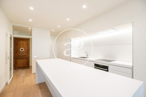 2 bedrooms penthouse for sale in Eixample, Barcelona, Catalonia, Spain № 2436 - photo 8