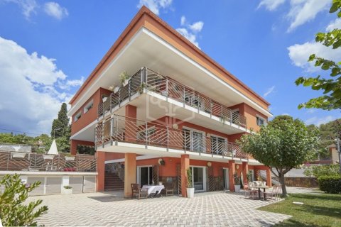6 bedrooms villa for sale in Castelldefels, Barcelona, Catalonia, Spain № 926 - photo 3