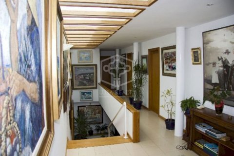 Купить виллу в Кабрильс, Испания с 6 спален, 700м², № 924 - фото 11