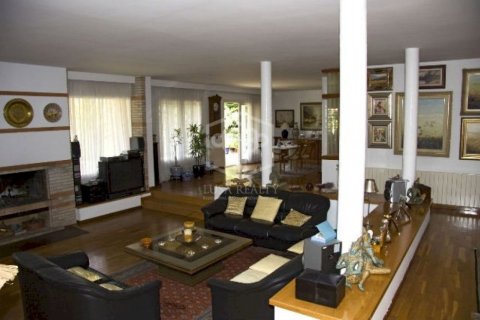 Купить виллу в Кабрильс, Испания с 6 спален, 700м², № 924 - фото 6
