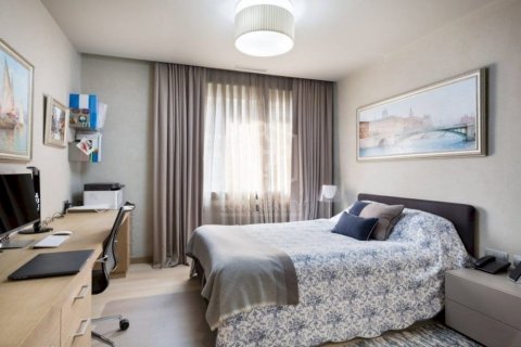 4 bedrooms apartment for sale in Barcelona, Catalonia, Spain № 922 - photo 9