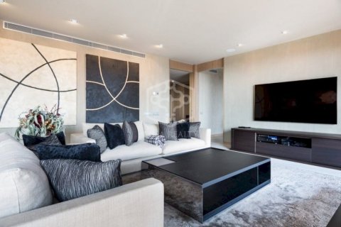 4 bedrooms apartment for sale in Barcelona, Catalonia, Spain № 922 - photo 3