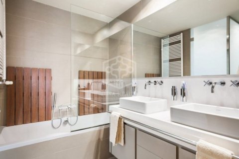 4 bedrooms apartment for sale in Barcelona, Catalonia, Spain № 922 - photo 12