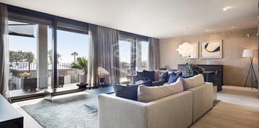 4 bedrooms apartment for sale in Barcelona, Catalonia, Spain № 922