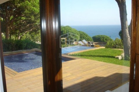 4 bedrooms villa for sale in Blanes, Girona, Catalonia, Spain № 923 - photo 4
