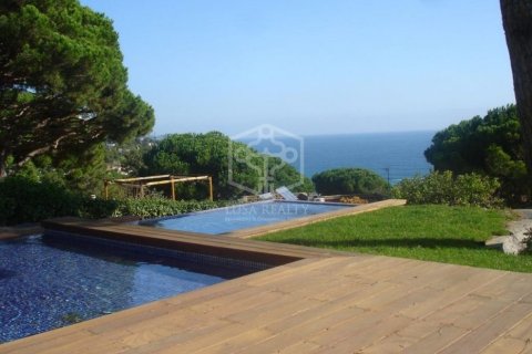 4 bedrooms villa for sale in Blanes, Girona, Catalonia, Spain № 923 - photo 3
