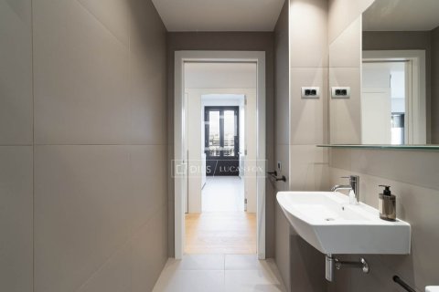 2 bedrooms apartment for sale in Barcelona, Catalonia, Spain № 7074 - photo 16