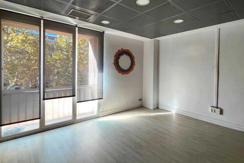 322 sq.m. commercial property for sale in Eixample, Barcelona, Catalonia, Spain № 1130 - photo 3