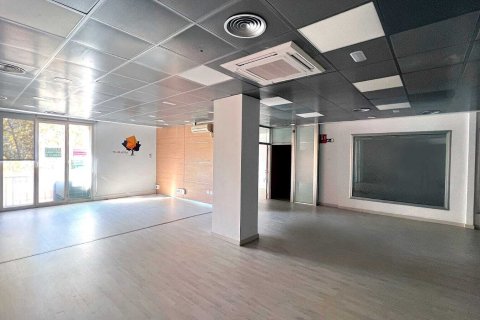 322 sq.m. commercial property for sale in Eixample, Barcelona, Catalonia, Spain № 1130 - photo 2