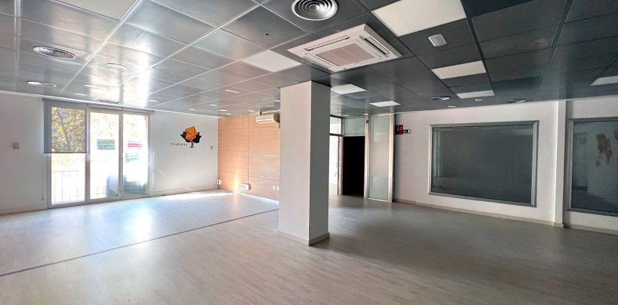 322 sq.m. commercial property for sale in Eixample, Barcelona, Catalonia, Spain № 1130