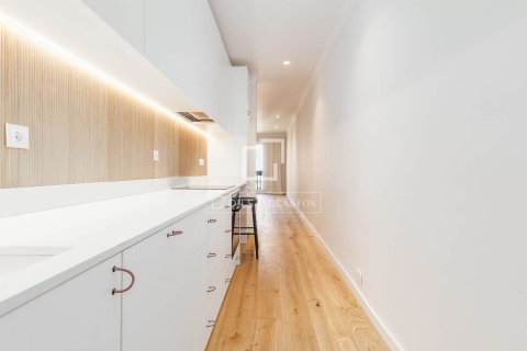 Apartamento de 2 dormitorios en venta en Barcelona, Cataluña, Spain № 3977 - foto 7
