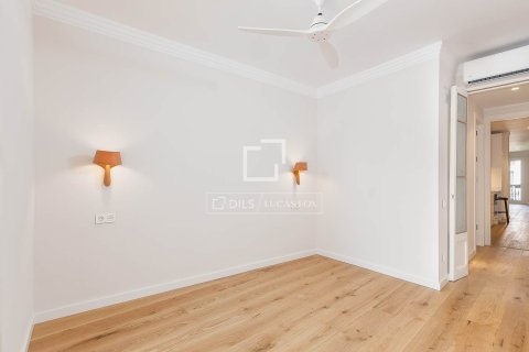 Apartamento de 2 dormitorios en venta en Barcelona, Cataluña, Spain № 3977 - foto 21