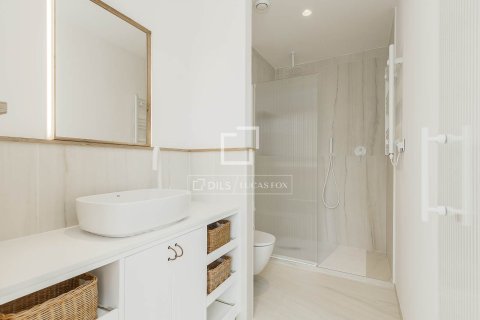 Apartamento de 2 dormitorios en venta en Barcelona, Cataluña, Spain № 3977 - foto 27