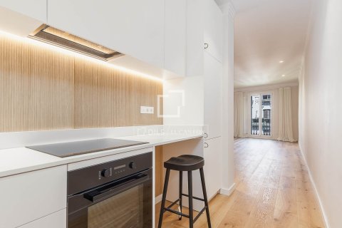 Apartamento de 2 dormitorios en venta en Barcelona, Cataluña, Spain № 3977 - foto 5