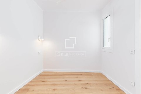 Apartamento de 2 dormitorios en venta en Barcelona, Cataluña, Spain № 3977 - foto 8