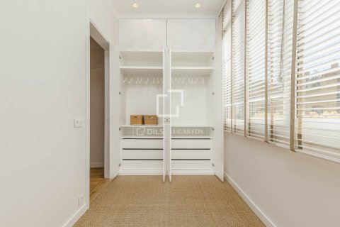 Apartamento de 2 dormitorios en venta en Barcelona, Cataluña, Spain № 3977 - foto 26