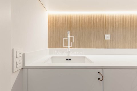 Apartamento de 2 dormitorios en venta en Barcelona, Cataluña, Spain № 3977 - foto 6