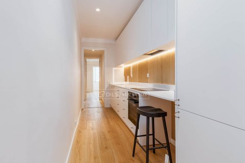 Apartamento de 2 dormitorios en venta en Barcelona, Cataluña, Spain № 3977 - foto 4