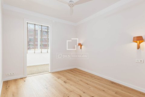 Apartamento de 2 dormitorios en venta en Barcelona, Cataluña, Spain № 3977 - foto 19