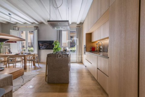 Apartamento de 3 dormitorios en venta en Barcelona, Cataluña, Spain № 3979 - foto 5