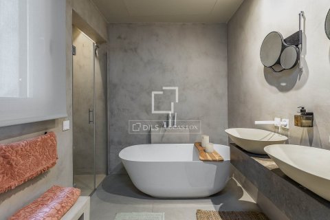 Apartamento de 3 dormitorios en venta en Barcelona, Cataluña, Spain № 3979 - foto 17