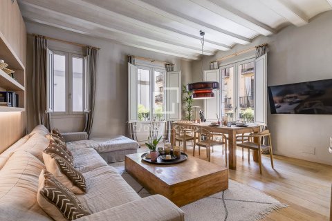 Apartamento de 3 dormitorios en venta en Barcelona, Cataluña, Spain № 3979 - foto 3