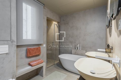 Apartamento de 3 dormitorios en venta en Barcelona, Cataluña, Spain № 3979 - foto 16