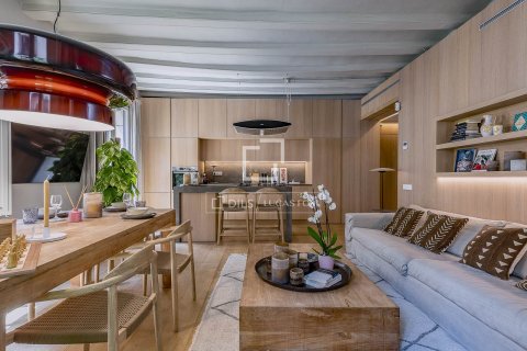 Apartamento de 3 dormitorios en venta en Barcelona, Cataluña, Spain № 3979 - foto 2