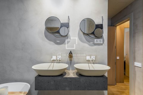 Apartamento de 3 dormitorios en venta en Barcelona, Cataluña, Spain № 3979 - foto 18