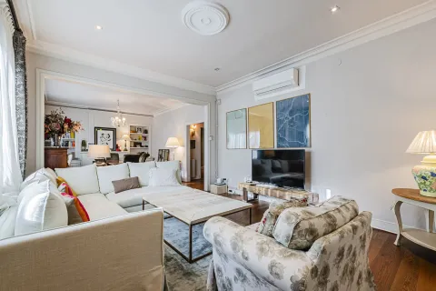 4 bedrooms apartment for sale in Barcelona, Catalonia, Spain № 1638 - photo 2