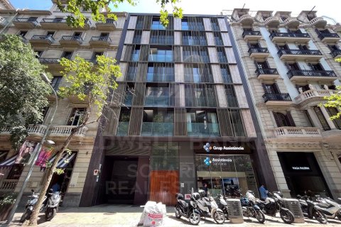 Apartamento de 3 dormitorios en venta en Barcelona, Cataluña, Spain № 5905 - foto 3
