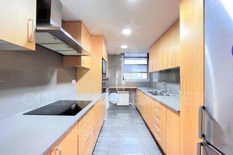 Apartamento de 3 dormitorios en venta en Barcelona, Cataluña, Spain № 5905 - foto 13
