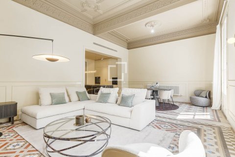 3 bedrooms apartment for sale in Barcelona, Catalonia, Spain № 9023
