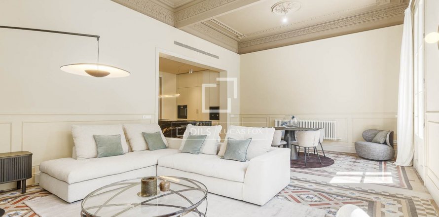 3 bedrooms apartment for sale in Barcelona, Catalonia, Spain № 9023