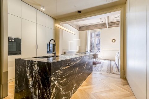 3 bedrooms apartment for sale in Barcelona, Catalonia, Spain № 9023 - photo 13