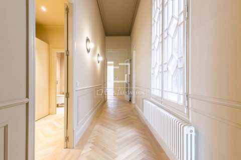 3 bedrooms apartment for sale in Barcelona, Catalonia, Spain № 9023 - photo 26