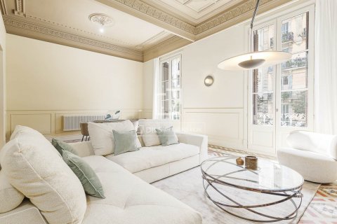 3 bedrooms apartment for sale in Barcelona, Catalonia, Spain № 9023 - photo 4
