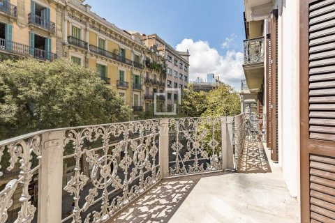 3 bedrooms apartment for sale in Barcelona, Catalonia, Spain № 9023 - photo 3