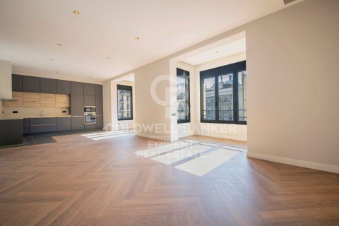 4 bedrooms apartment for sale in Barcelona, Catalonia, Spain № 5425 - photo 2