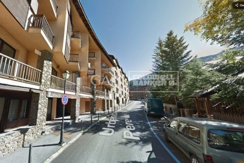 300 sq.m. commercial property for sale in Principado De Andorra (Ninguna Poblacion Tiene C.P.), Lleida, Catalonia, Spain № 5770 - photo 2
