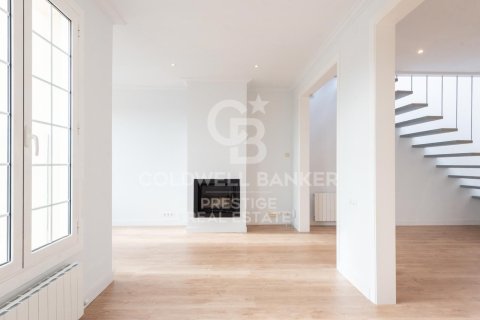 Ático de 3 dormitorios en venta en Barcelona, Cataluña, Spain № 5774 - foto 2