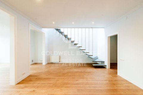 Ático de 3 dormitorios en venta en Barcelona, Cataluña, Spain № 5774 - foto 6