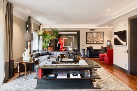7 bedrooms apartment for sale in Barcelona, Catalonia, Spain № 8971