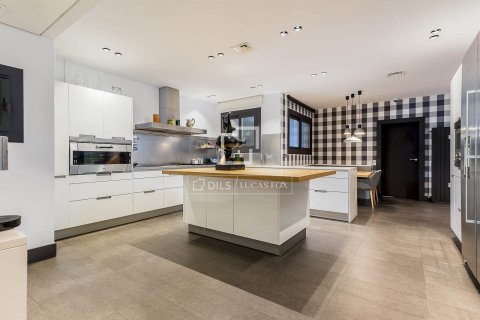 Купить квартиру в Барселона, Испания с 7 спален, 563м², № 8971 - фото 9