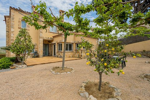 4 bedrooms villa for sale in Lloret de Mar, Girona, Catalonia, Spain № 8974 - photo 9