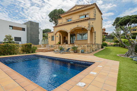 4 bedrooms villa for sale in Lloret de Mar, Girona, Catalonia, Spain № 8974 - photo 14