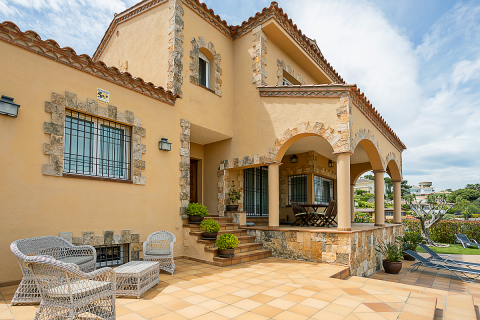 4 bedrooms villa for sale in Lloret de Mar, Girona, Catalonia, Spain № 8974 - photo 11