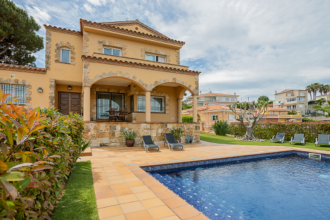 4 bedrooms villa for sale in Lloret de Mar, Girona, Catalonia, Spain № 8974 - photo 15
