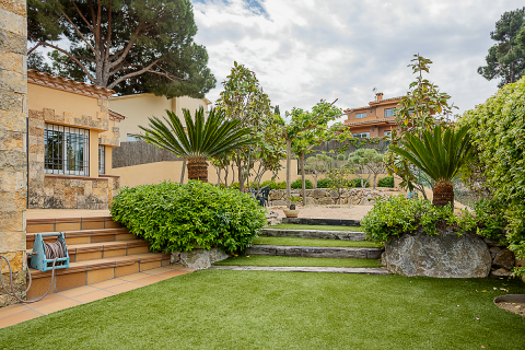 4 bedrooms villa for sale in Lloret de Mar, Girona, Catalonia, Spain № 8974 - photo 5