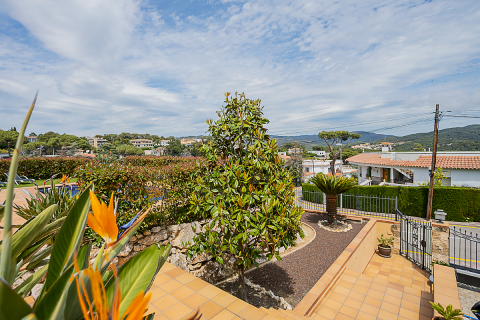 4 bedrooms villa for sale in Lloret de Mar, Girona, Catalonia, Spain № 8974 - photo 2